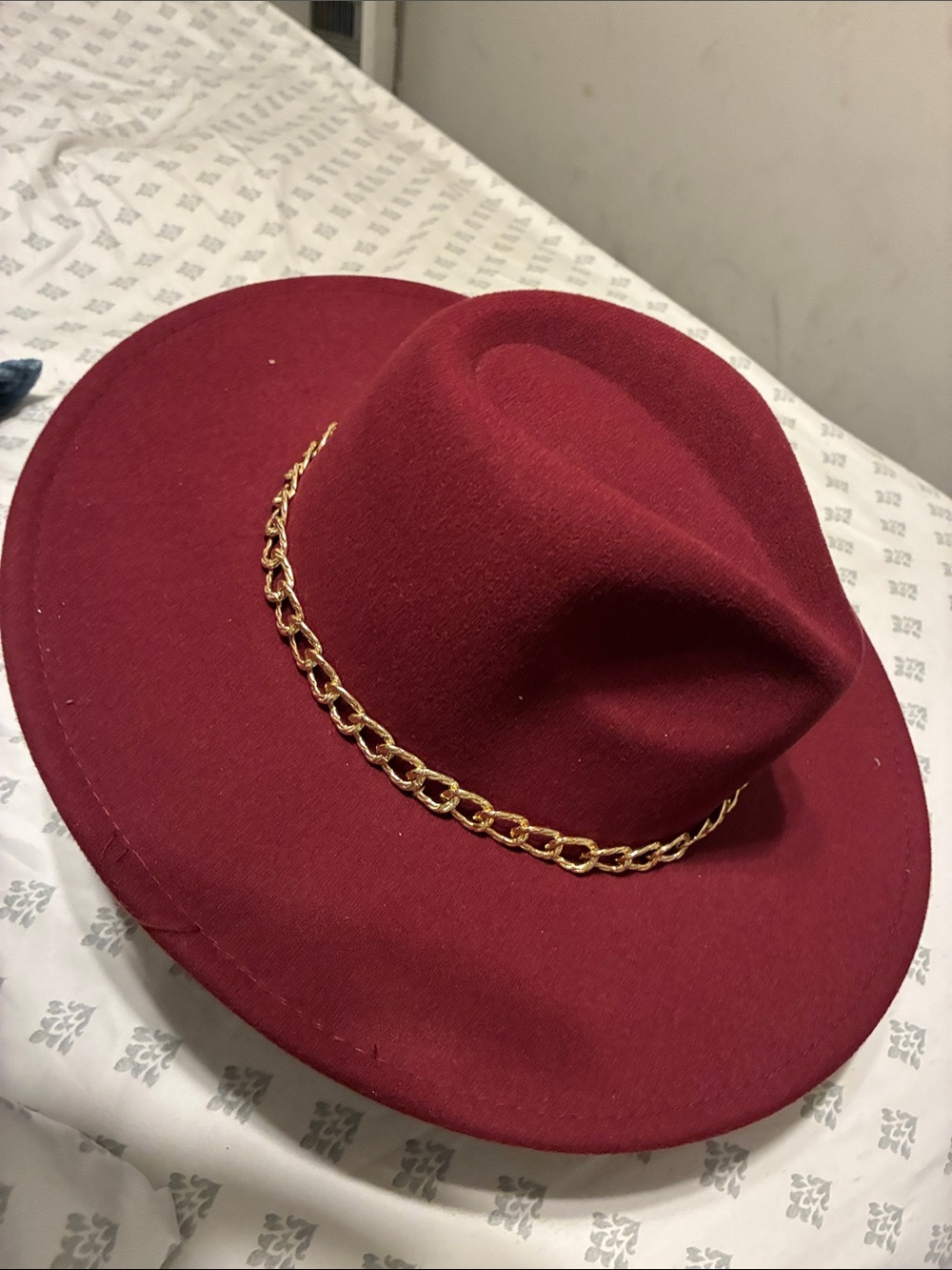 Women's Burgundy Wide-Brim Felt Hat with Gold Chain Accent